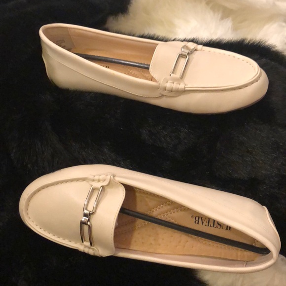 Cream Flats/Loafers - Picture 3 of 6